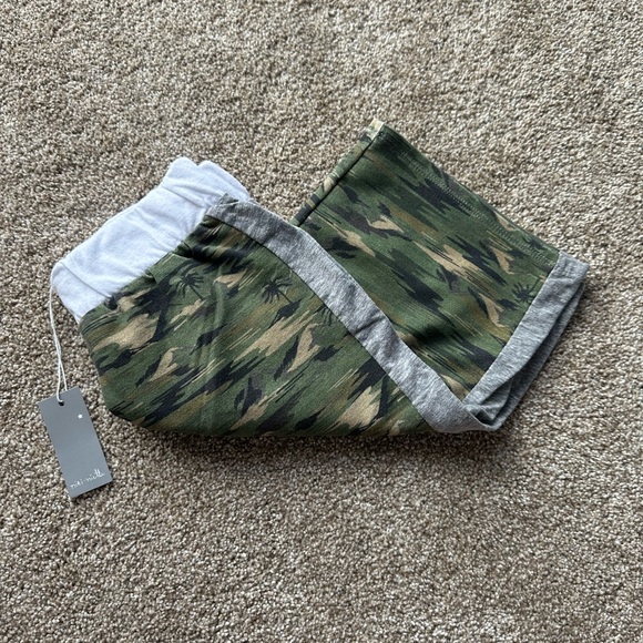 NWT Mike Miette Jungle Cruise, Camo Palm Print Shorts, 10 Years, Green - Picture 3 of 3